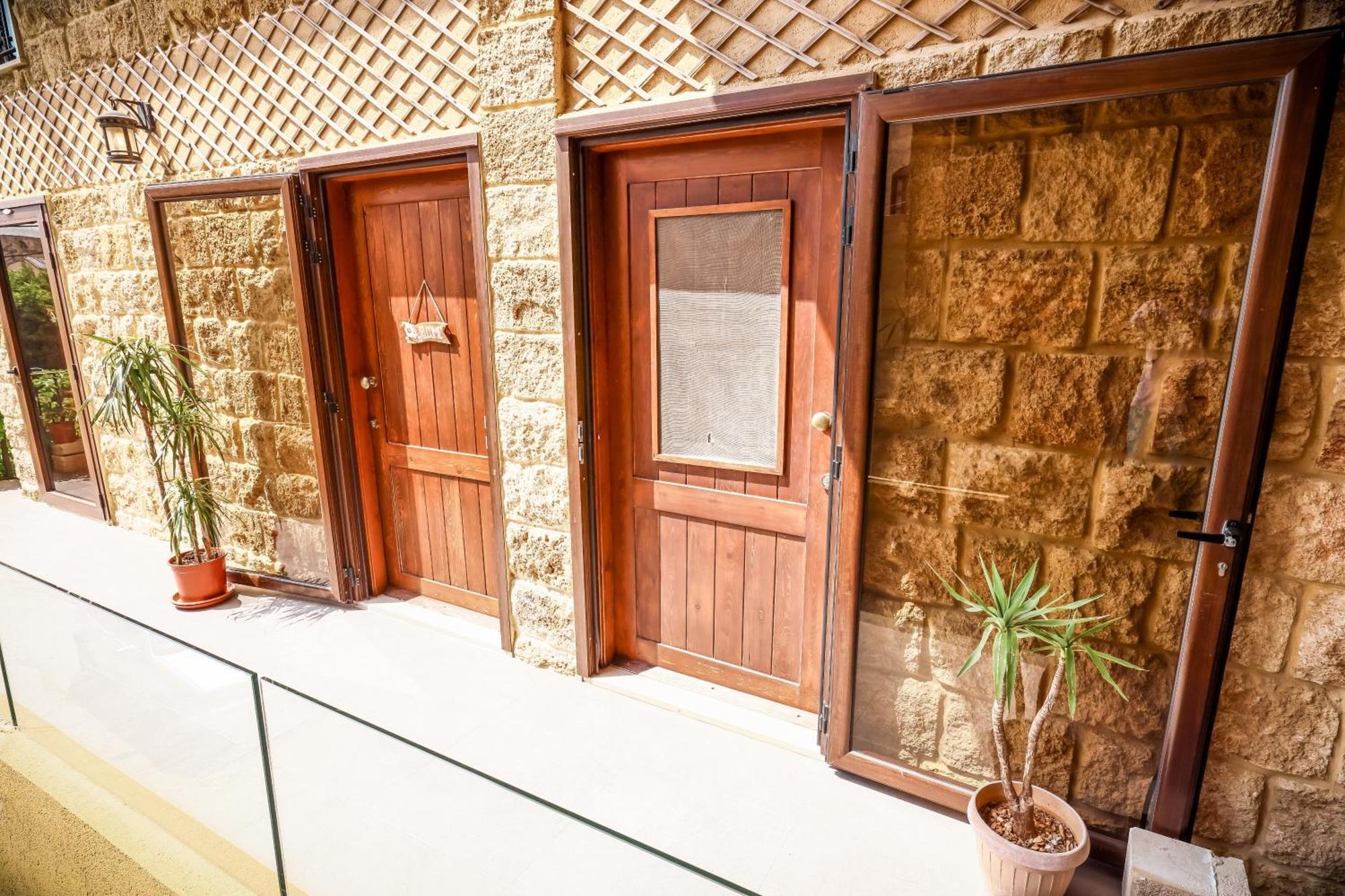 Old Town Guesthouses Batroûn Exterior foto